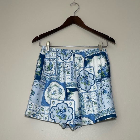 NWT Abercrombie and Fitch Faux Silk Pull On Shorts - Picture 4 of 7